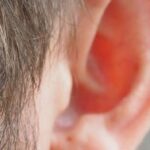 Não use fones de ouvido descuidadamente