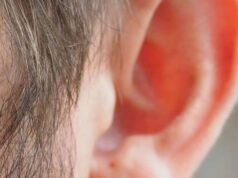 Não use fones de ouvido descuidadamente Não use fones de ouvido descuidadamente