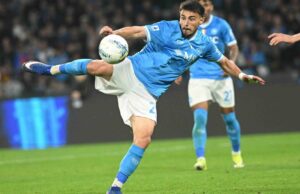 Napoli mantém invencibilidade em casa com vitória por 2 a 1 sobre o Torino Napoli mantém invencibilidade em casa com vitória por 2 a 1 sobre o Torino