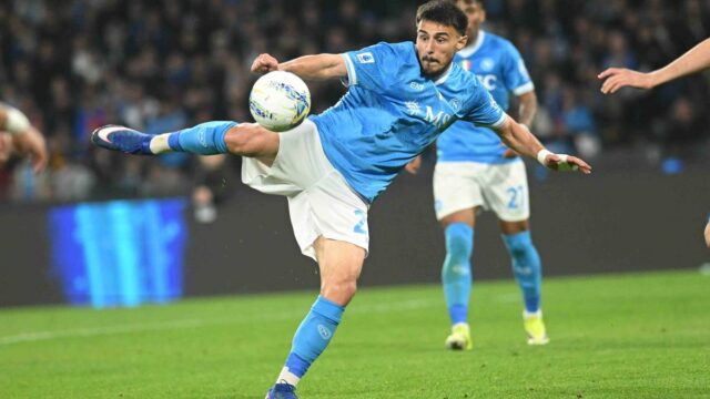 Napoli mantém invencibilidade em casa com vitória por 2 a 1 sobre o Torino
