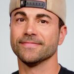 Netflix promete 'desafios científicos criativos e explosivos' na nova série de Mark Rober 'Schooled!'