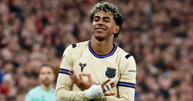 NEWCASTLE UPON TYNE, INGLATERRA - 04 DE MARÇO: Anthony Gordon do Newcastle United comemora marcar o primeiro gol de seu time de pênalti durante a partida da Premier League entre Newcastle United e Manchester United no St James 'Park em 04 de março de 2026 em Newcastle upon Tyne, Inglaterra. (Foto de George Wood/Getty Images)