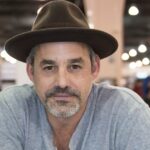 Nicholas Brendon, estrela de 'Buffy, a Caçadora de Vampiros', morre aos 54 anos