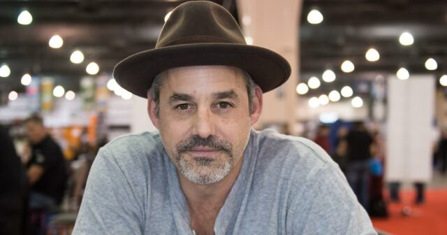 Nicholas Brendon, estrela de 'Buffy, a Caçadora de Vampiros', morre aos 54 anos
