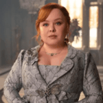 Nicola Coughlan diz que fã bêbado de 'Bridgerton' foi até ela no banheiro e 'começou a falar sobre meu corpo' e 'Eu queria morrer'. Eu odeio tanto isso'