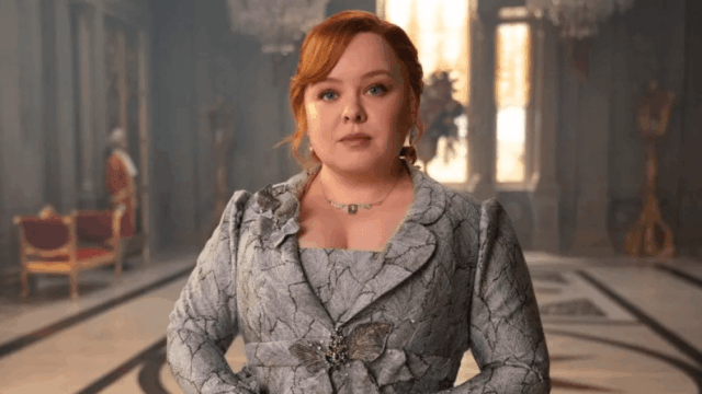 Nicola Coughlan diz que fã bêbado de 'Bridgerton' foi até ela no banheiro e 'começou a falar sobre meu corpo' e 'Eu queria morrer'. Eu odeio tanto isso'
