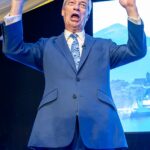 Nigel Farage, que visitará a cidade na próxima semana no âmbito de uma campanha eleitoral local, apelou à demissão dos envolvidos, classificando-os de “pessoas patéticas e fracas”.