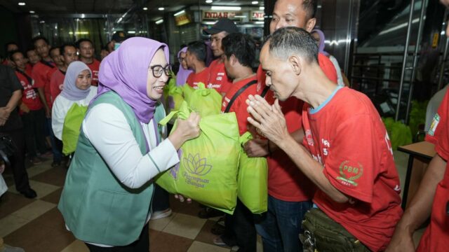 Nihayatul Wafiroh: Porter Itu Pahlawan Ekonomi, Tak Boleh Terlupakan!
