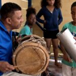 No documentário sobre a maioridade 'Agridulce', as crianças mantêm a bachata viva