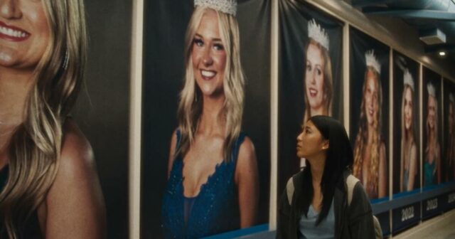 No terror de assimilação asiático-americano muito tímido, 'Slanted', algo não é exatamente branco
