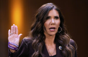 Noem fica arrasado ao ouvir: ‘Seus agentes do ICE atiraram na cara deles’ Noem fica arrasado ao ouvir: 'Seus agentes do ICE atiraram na cara deles'