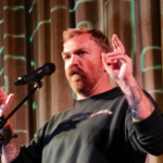 Noite: Bulwark, Matt Yglesias abraçam Graham 'Nazi Tattoo' Platner