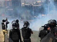 Nove mortos após centenas de ataques ao consulado dos EUA no Paquistão Nove mortos após centenas de ataques ao consulado dos EUA no Paquistão