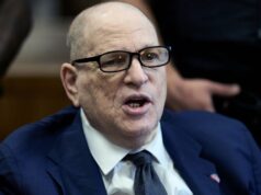 Novo julgamento de estupro de Harvey Weinstein agendado para abril Harvey Weinstein compareceu a uma audiência no tribunal criminal de Manhattan em 8 de janeiro de 2026, na cidade de Nova York. A audiência visa determinar se Weinstein receberá um novo julgamento depois de ter sido condenado pela agressão sexual de Miriam Haley, uma ex-assistente de produção, em 2006. (Curtis Means-Pool/Imagens Getty)