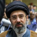 Novo líder do Irã quebra silêncio com grande ameaça do petróleo