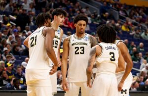Novo título favorito do March Madness revelado antes do Sweet 16 Michigan Wolverines players Yaxel Lendeborg #23, Morez Johnson Jr. #21, Aday Mara #15 and Elliot Cadeau #3.
