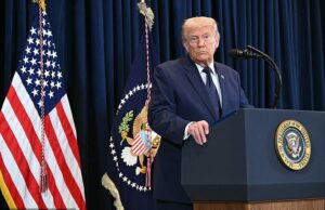 Número impressionante de soldados dos EUA feridos na guerra de Trump com o Irã O presidente Donald Trump fala durante uma conferência de imprensa no Trump National Doral em Miami, Flórida, em 9 de março