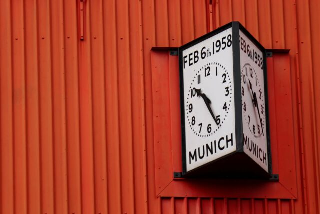 O Bayern de Munique presta homenagem ao desastre aéreo de O Bayern de Munique presta homenagem ao desastre aéreo de Munique durante a visita a Old Trafford para a eliminatória da Liga dos Campeões Feminina