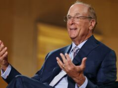 O CEO da BlackRock, Larry Fink, levou para casa quase US$ 38 milhões no ano passado para a maior empresa de investimentos do mundo Larry Fink falando no BlackRock Infrastructure Summit.