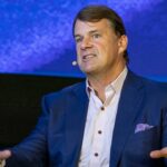 O CEO da Ford, Jim Farley, 'absolutamente pasmo' depois de destruir Tesla: 'Não havíamos projetado os... carros corretamente'