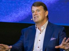 O CEO da Ford, Jim Farley, ‘absolutamente pasmo’ depois de destruir Tesla: ‘Não havíamos projetado os… carros corretamente’ O CEO da Ford, Jim Farley, 'absolutamente pasmo' depois de destruir Tesla: 'Não havíamos projetado os... carros corretamente'