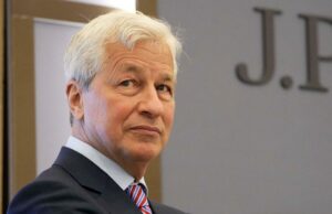 O CEO do JPMorgan, Jamie Dimon, disse que esse ativo poderia subir para ‘US$ 10.000’, apesar de tê-lo rejeitado antes. Como 2026 está se moldando O CEO do JPMorgan, Jamie Dimon, disse que esse ativo poderia subir para 'US$ 10.000', apesar de tê-lo rejeitado antes. Como 2026 está se moldando