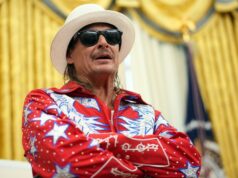 O Exército abre inquérito após sobrevôo pessoal do helicóptero Apache de Kid Rock O Exército abre inquérito após sobrevôo pessoal do helicóptero Apache de Kid Rock