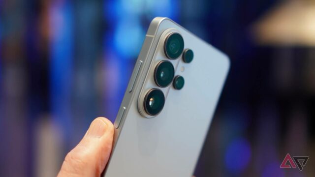 O Samsung Galaxy S26 Ultra com Audio Eraser mostrado.