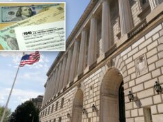 O IRS pode fornecer a você uma restituição de imposto pandêmica: como verificar se você é elegível Um formulário fiscal 1040, um cheque do Tesouro dos EUA e uma nota de US$ 100 em uma superfície de madeira.