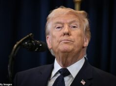 O Irã diz a Trump ‘tenha cuidado para não ser eliminado’ e revida ameaças ‘vazias’ depois que o presidente dos EUA disse que não acredita que o novo Líder Supremo possa ‘viver em paz’ O Irão alertou Donald Trump para “ter cuidado para não ser eliminado”, depois de o Presidente dos EUA ter dito não acreditar que o novo Líder Supremo do regime possa “viver em paz”.