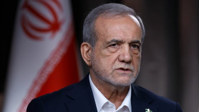 Uma imagem divulgada pela Press TV estatal do Irã no último domingo mostra a reunião do Conselho de Liderança. - Pressione TV