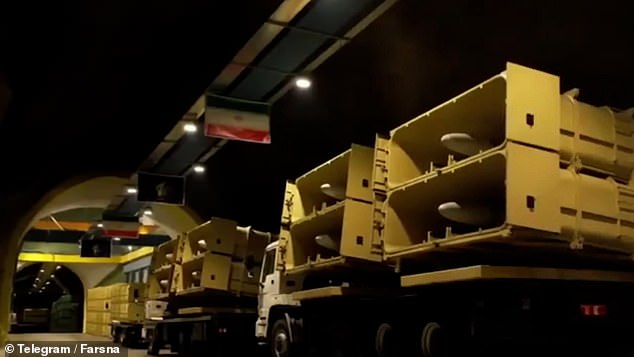 O Irã exibe uma extensa cidade subterrânea de mísseis com Drones Shahed foram vistos em seus lançadores na traseira de dois caminhões
