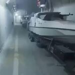 O Irão exibiu a sua armada de drones navais explosivos que está a utilizar para encerrar o Estreito de Ormuz e paralisar a economia global.