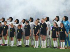 O Irã saúda e canta o hino nacional durante a Copa Asiática Feminina da AFC de 2026 O Irã saúda e canta o hino nacional durante a Copa Asiática Feminina da AFC de 2026