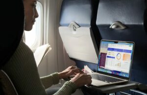 O M5 MacBook Air vem com um carregador mais potente que os modelos anteriores O M5 MacBook Air vem com um carregador mais potente que os modelos anteriores