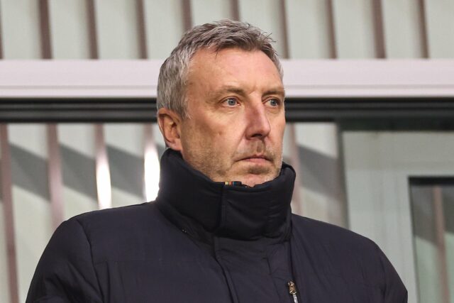 O Man Utd está contando com quatro vendas para financiar duas contratações de meio-campo neste verão, acordo de £ 38 milhões já acordado em princípio
