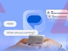 O Mensagens do Google acaba de resolver uma de suas maiores frustrações com uma simples atualização Homem sentado com um telefone ao lado de um grande logotipo do Mensagens do Google, cercado por ícones para agendamento, fixação e balões de bate-papo
