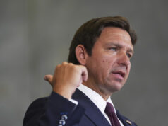 O Partido Republicano da Flórida fica com medo de manipular o mapa da Casa Desenho animado de Tim Campbell