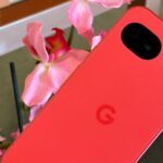Google Pixel 10a em Berry e Lavender
