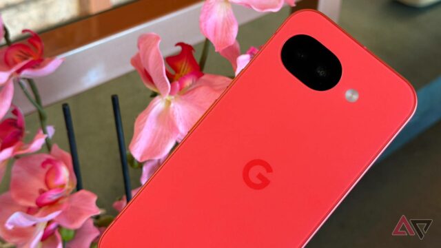 Google Pixel 10a em Berry e Lavender 
