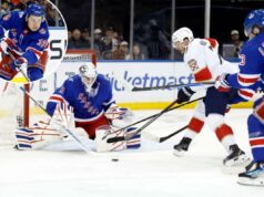 O Rangers venceu o Panthers em um duelo muito diferente do confronto dos playoffs de 2024 O goleiro do Rangers, Igor Shesterkin (31), faz uma defesa em um chute do defensor do Florida Panthers, Dmitry Kulikov (7), em 29 de março de 2026.