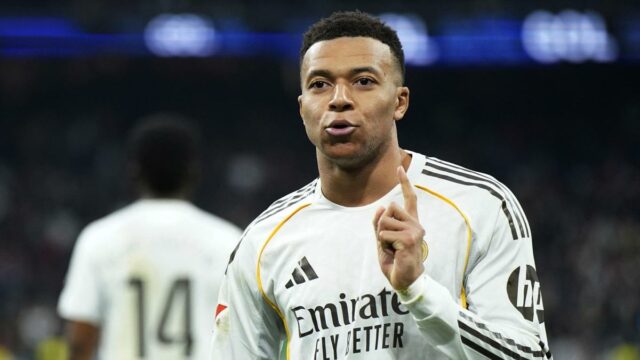 O Real Madrid inspecionou o joelho errado de Kylian Mbappe? O Real Madrid inspecionou o joelho errado de Kylian Mbappe? Respostas do avançado da França