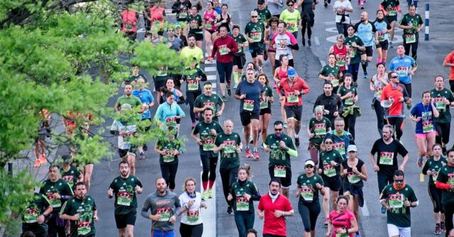 O co-patrocínio da Apple na Maratona de Londres poderia sinalizar novos recursos do Apple Watch | A foto mostra corredores competindo durante um evento anterior