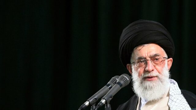 O aiatolá Ali Khamenei foi moldado pela revolução, anos de turbulência e guerra com o Iraque, décadas de disputas com os EUA e uma acumulação implacável de poder.
