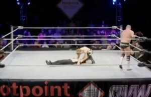 O árbitro da OVW Dallas Edwards sofre uma terrível emergência médica após acidente de luta livre (Brendan Balling, Facebook)