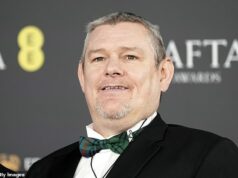 O ativista de Tourette, John Davidson, foi vítima de um roubo depois que ladrões atacaram sua casa na Escócia enquanto ele estava em Londres participando dos BAFTAs A casa do ativista de Tourette, John Davidson, foi assaltada enquanto ele estava em Londres participando da cerimônia do BAFTA (John fotografado no evento em 22 de fevereiro)