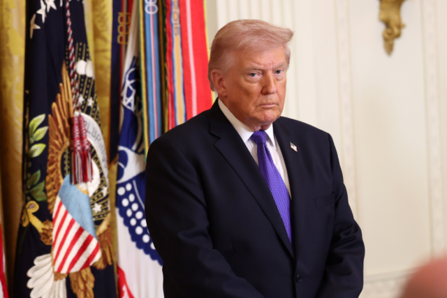 O atraso no reembolso da tarifa pode custar aos contribuintes US$ 700 milhões por mês, alertam economistas
