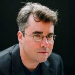 O autor libertário Brian Doherty, defensor da liberdade e da estranheza, cai para a morte