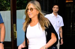 O cardigã de primavera respirável de Jennifer Aniston é uma compra obrigatória Jennifer Aniston na estreia de Six Days & Seven Nights