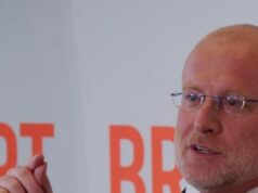 O chefe da FCC, Brendan Carr, avança plano para transferir call centers para a América Notícias de Matthew Perdie/Breitbart